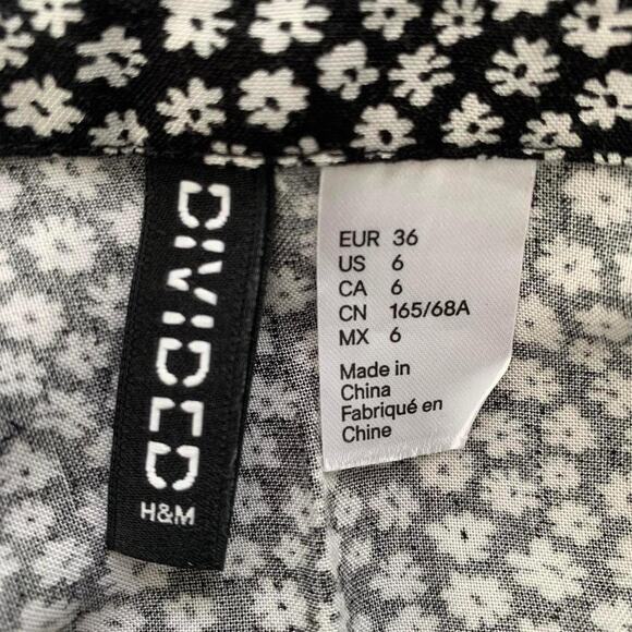 H&M Ditsy Floral Button Front Mini Skirt Size 6 Black White Daisy Print - Picture 4 of 4